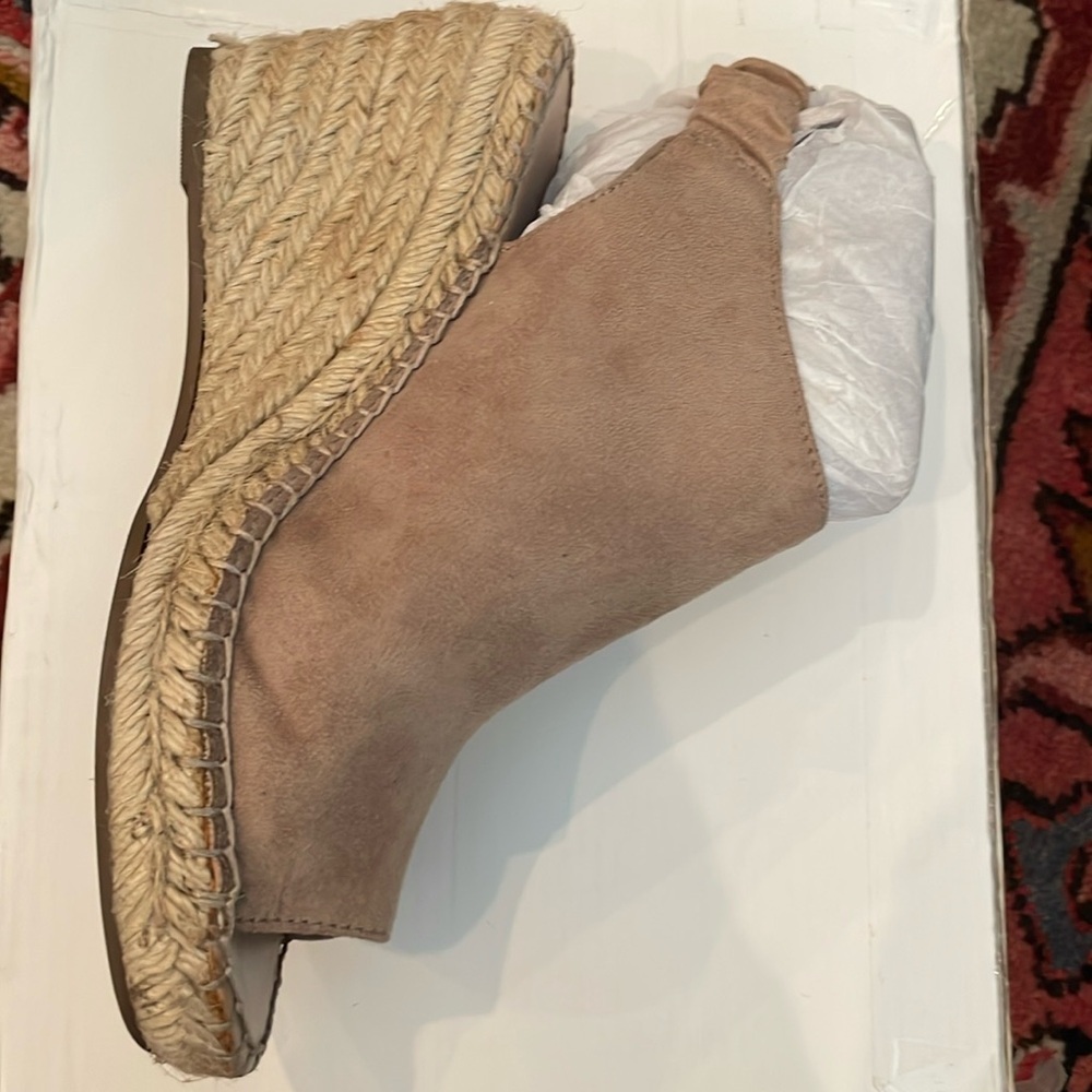 Charles by Charles David Najda Tan Wedge Sandals – Size 6M NIB - Picture 11 of 16